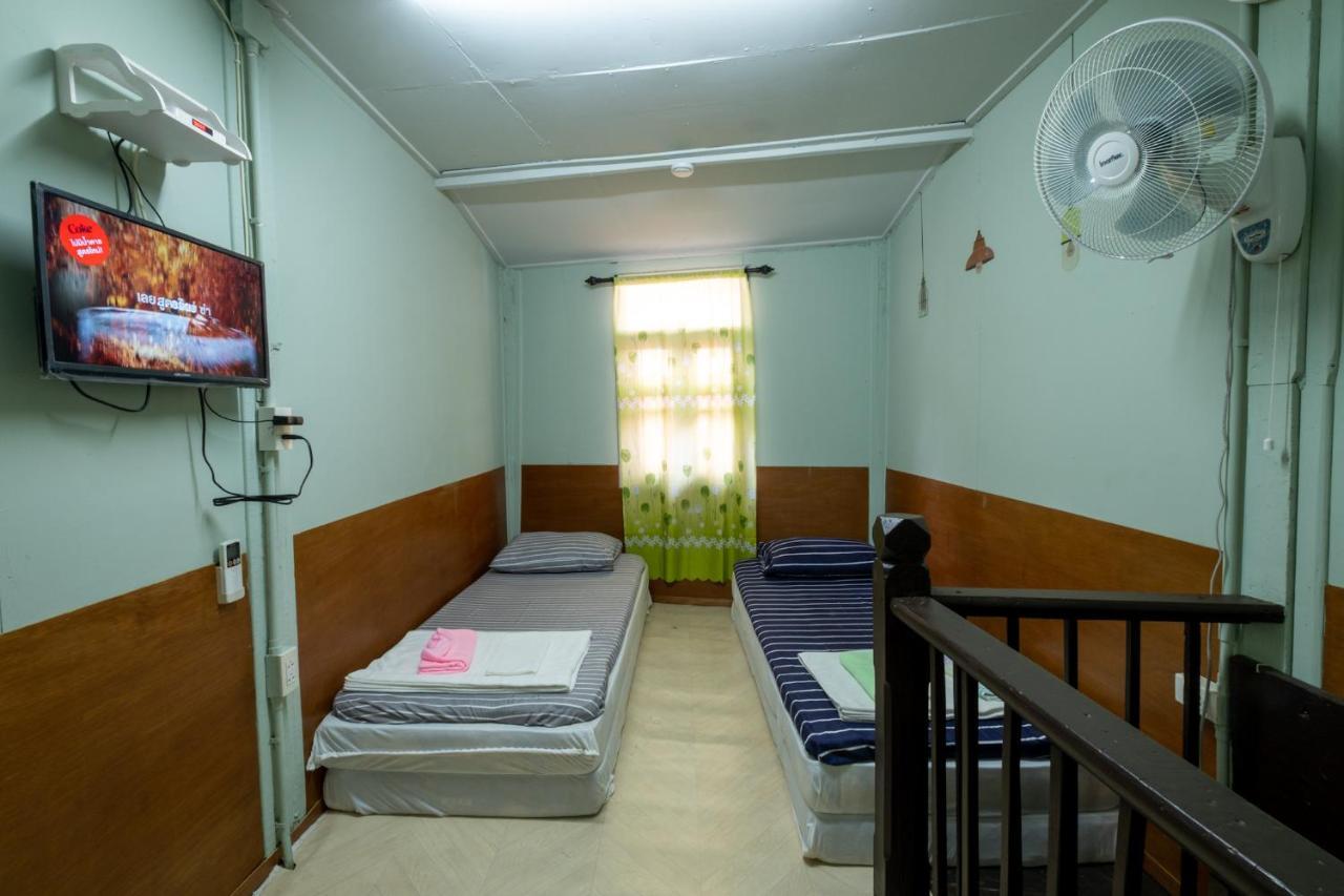 Хостел Sip N' Camp Бангкок Екстер'єр фото